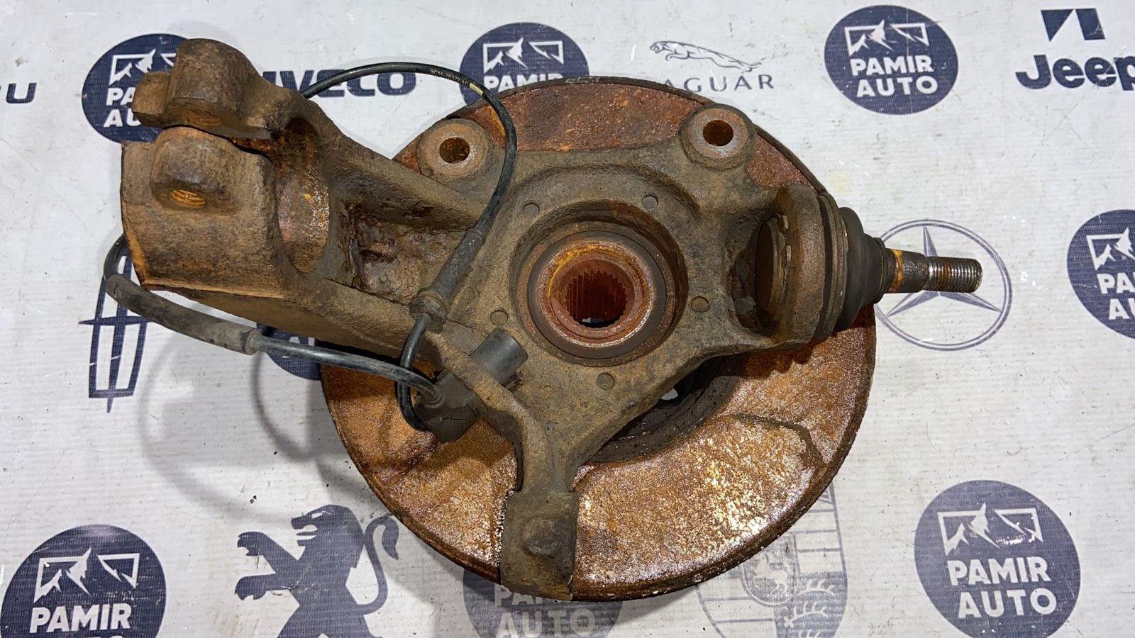 Кулак поворотный передний правый Ford Transit 2000-2006