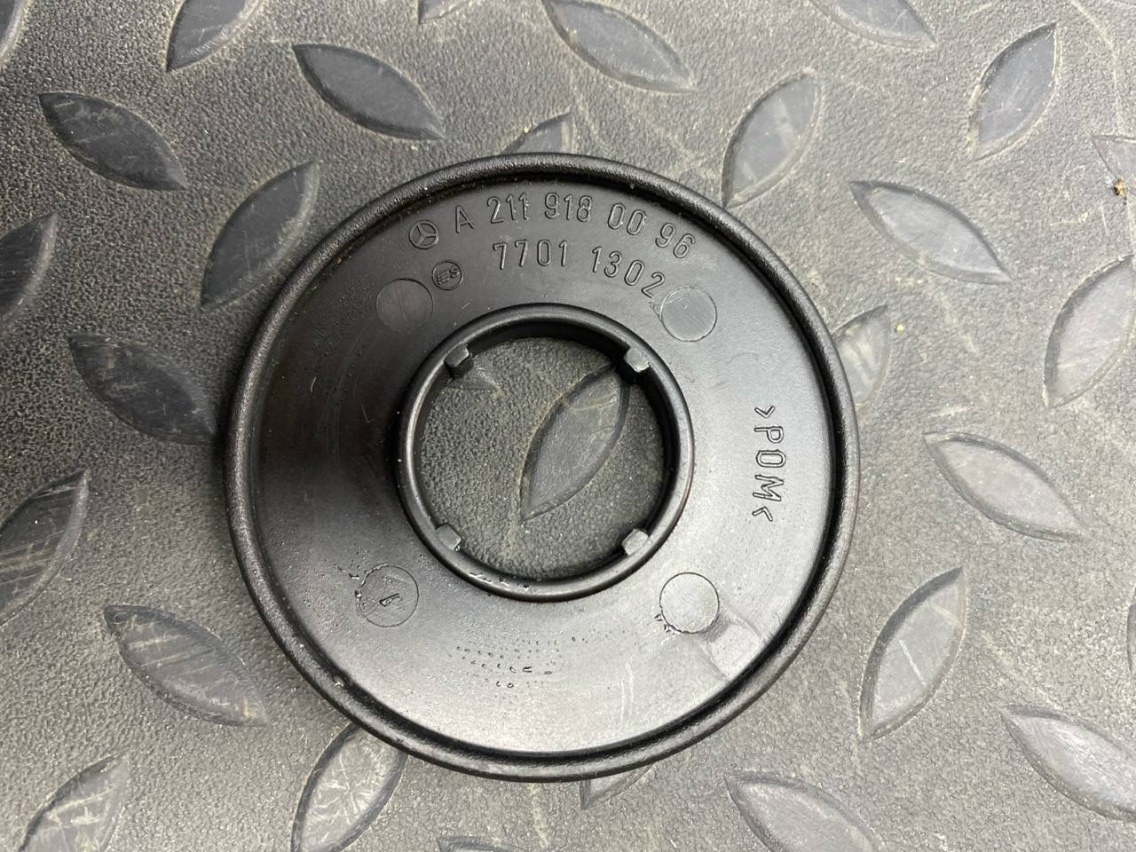 Накладка на сиденье передняя Mercedes E/W211 2002-2009