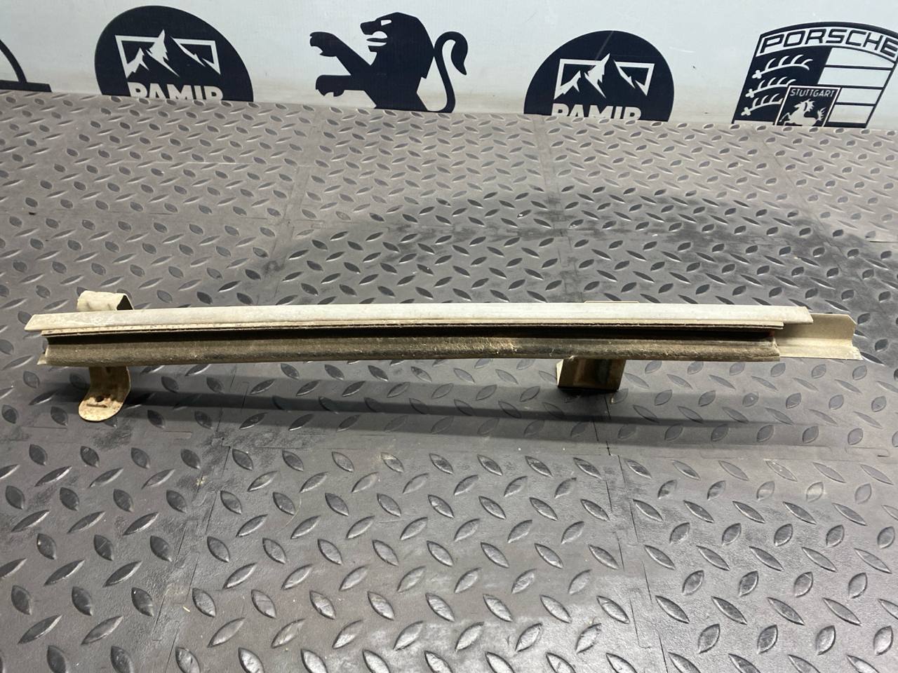 Направляющая стекла двери передняя правая Ford Transit 2000-2006 — изображение 2