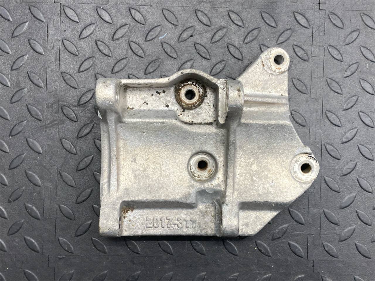 Кронштейн компрессора кондиционера Mercedes Vito/W638 1996-2003