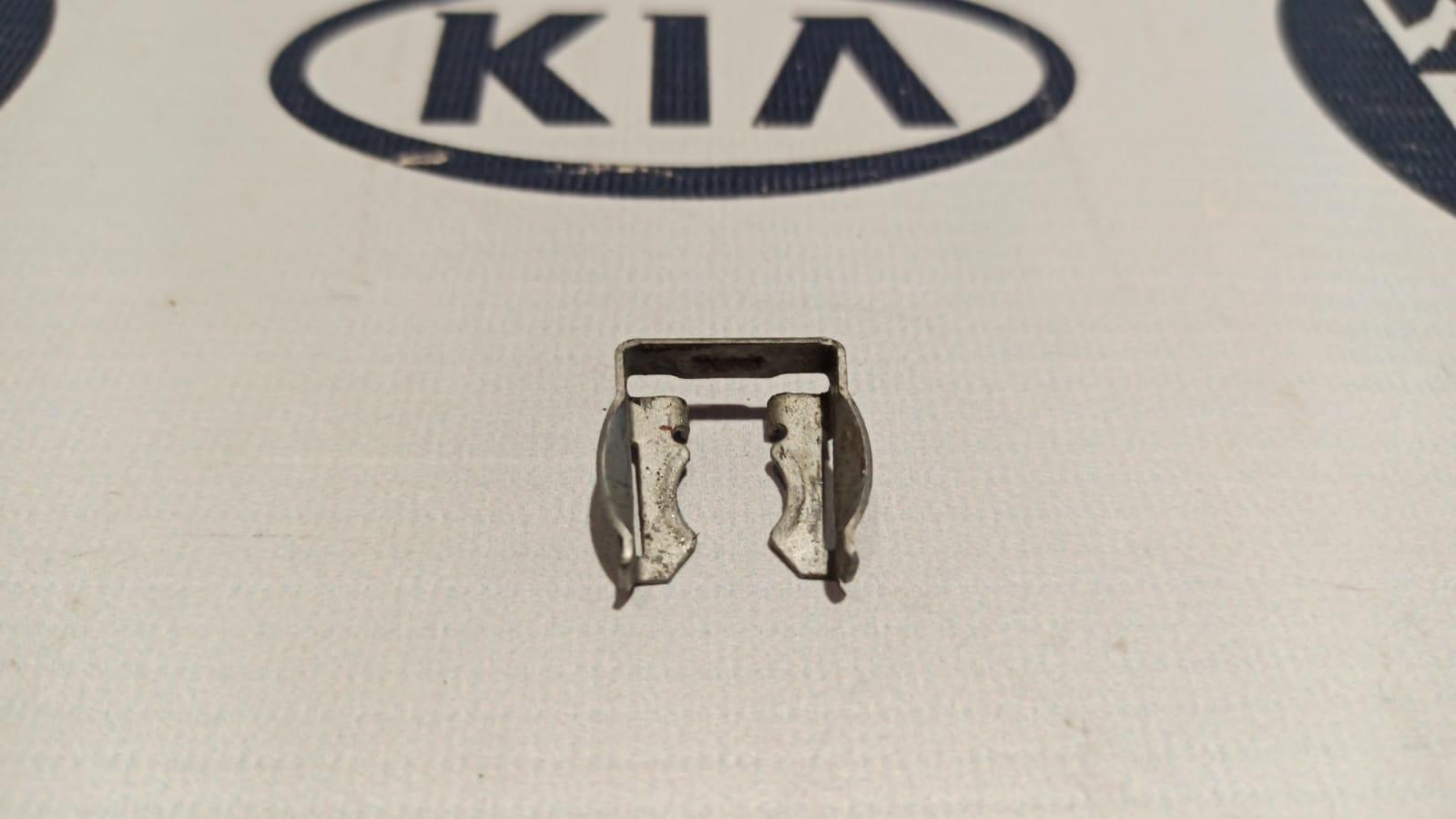 Скоба топливной форсунки Mercedes C/W203 2000-2008