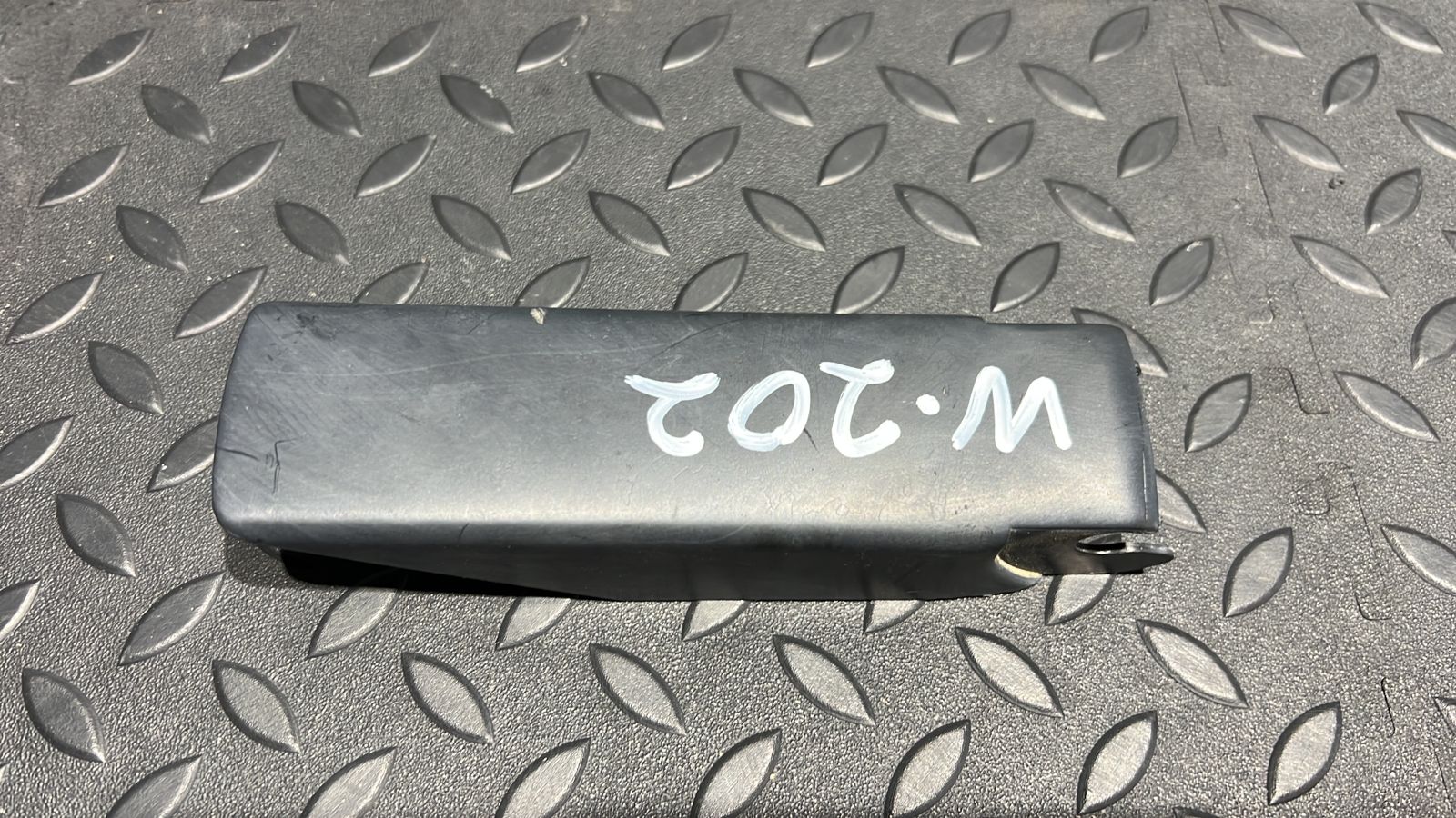 Крышка поводка стеклоочистителя Mercedes C/W202 1993-2001