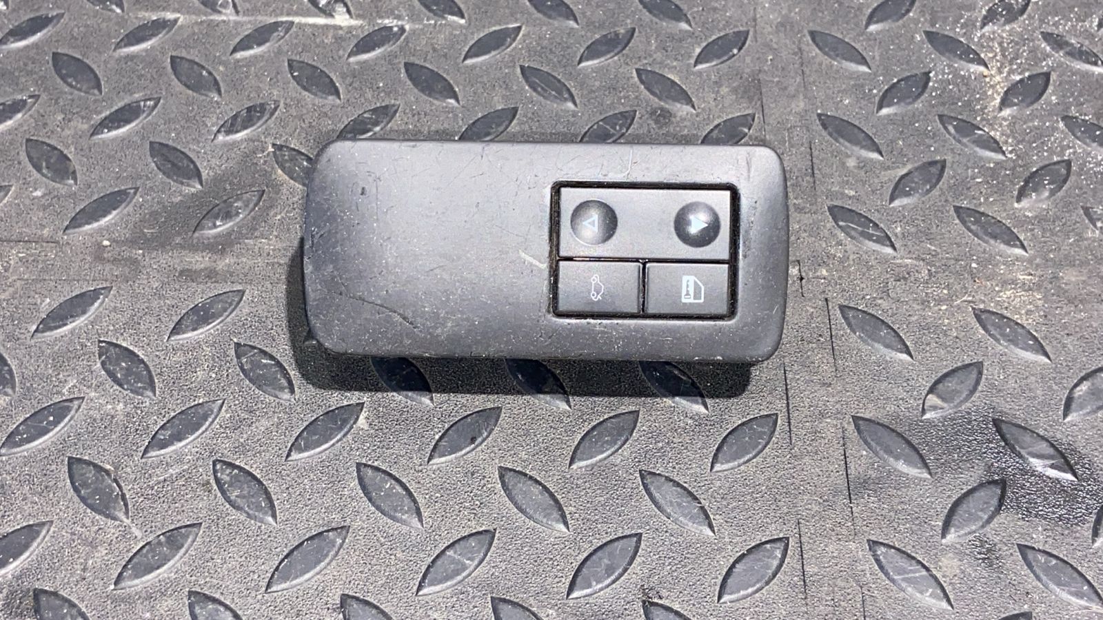 Кнопка стеклоподъемника передняя правая Opel Vectra/C 2002-2008