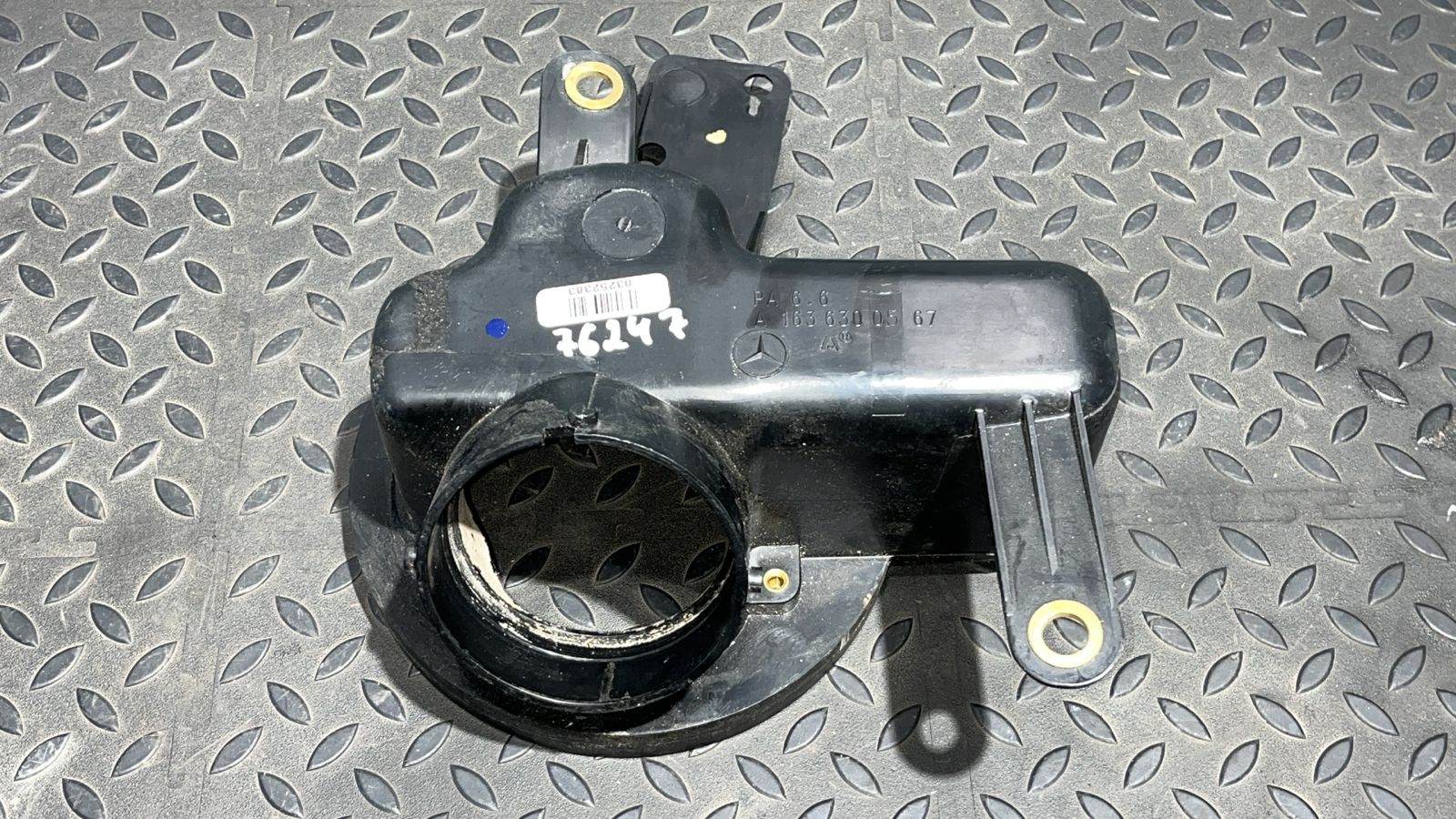 Ниша лючка бензобака Mercedes M/W163 1997-2005