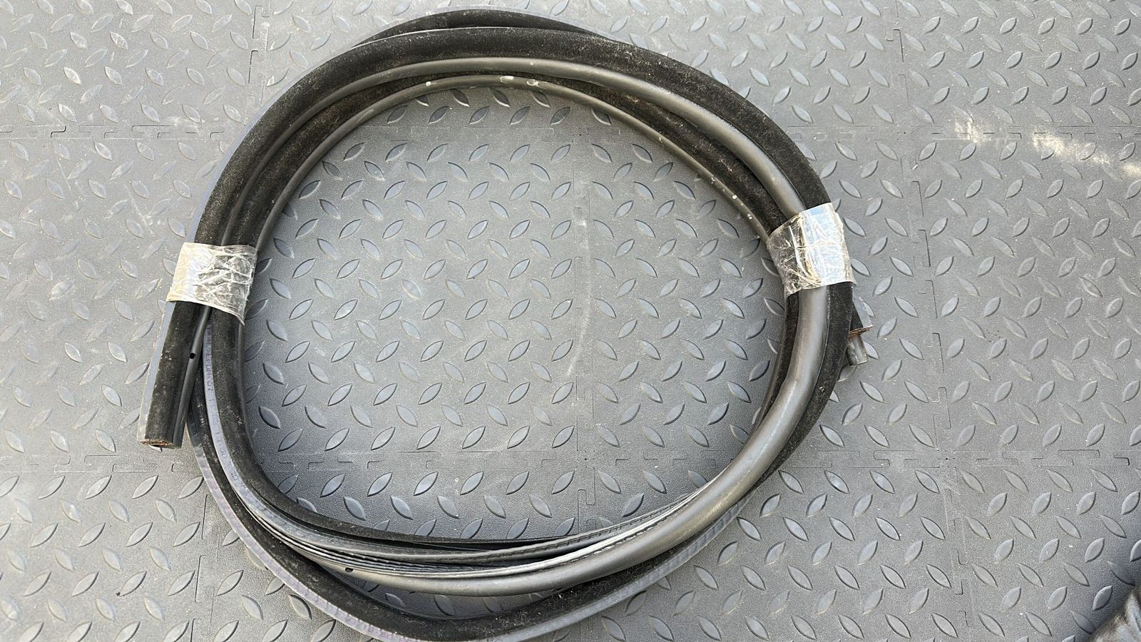 Уплотнитель двери BMW 3/E46 1998-2007