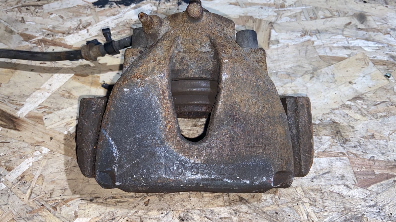 Суппорт передний правый Opel Astra/H 2004-2014