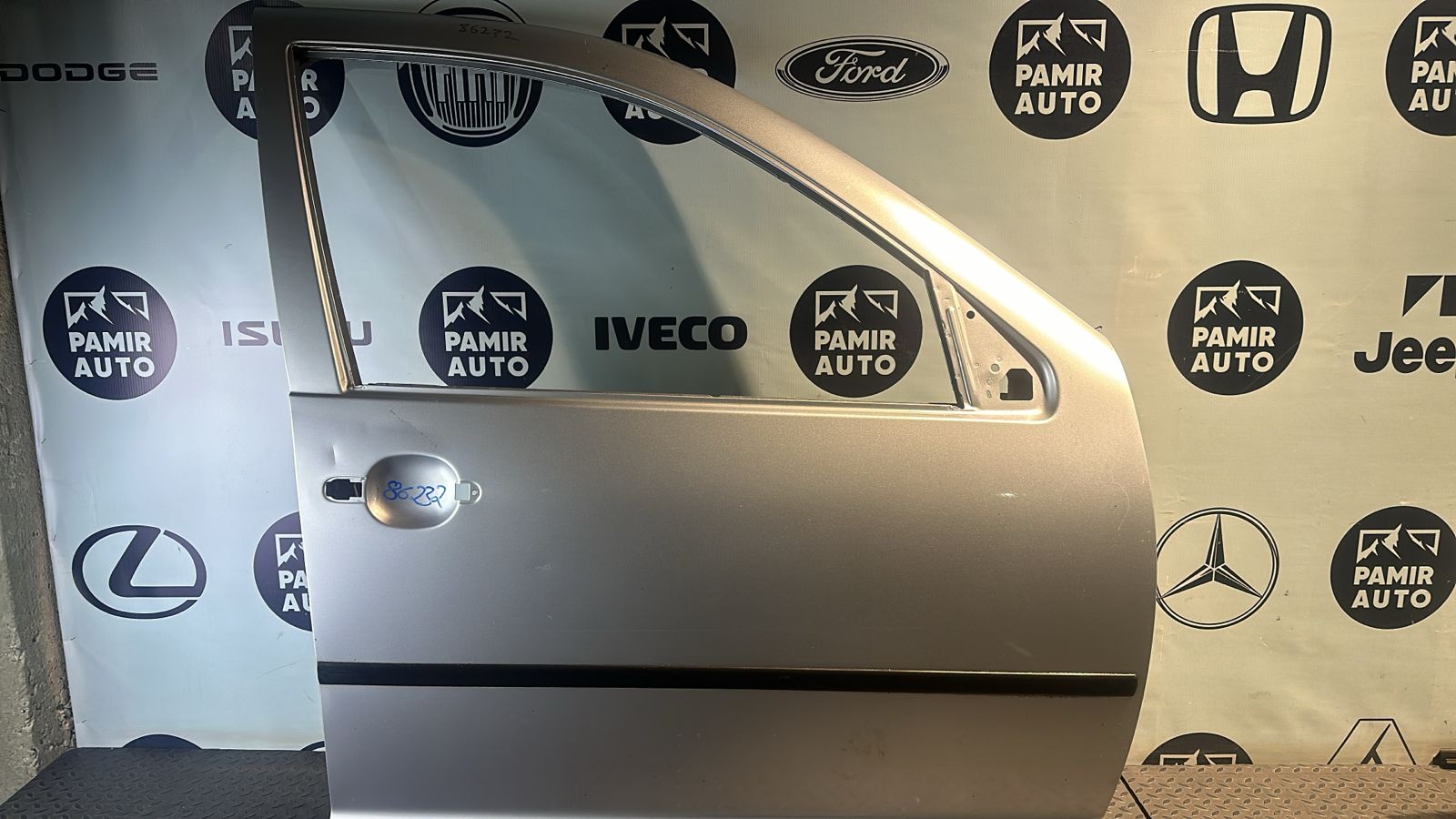 Дверь передняя правая Volkswagen Golf/4 1997-2006