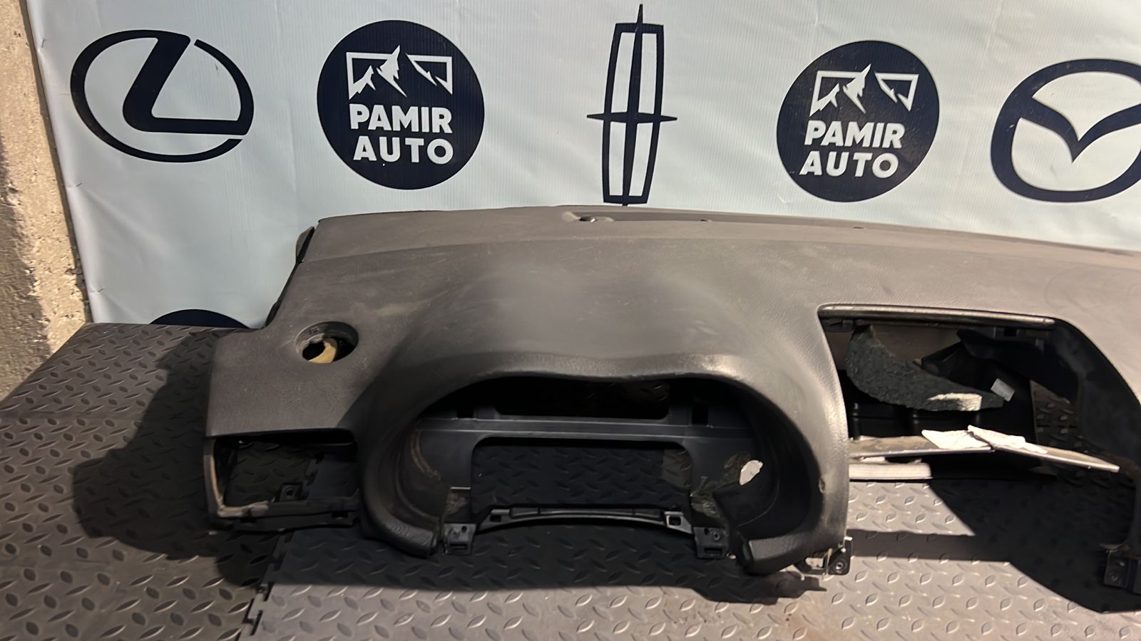 Торпедо Toyota Avensis/2 2003-2009