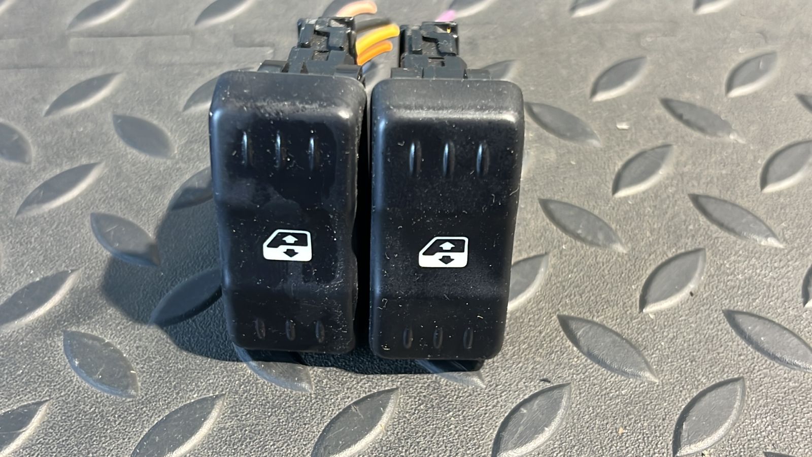 Кнопка стеклоподъемника Renault Logan 2004-2015