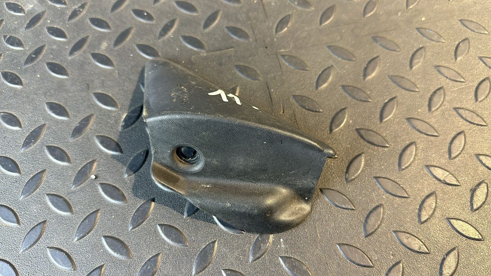 Накладка крыла передняя левая Renault Megane/2 2002-2009