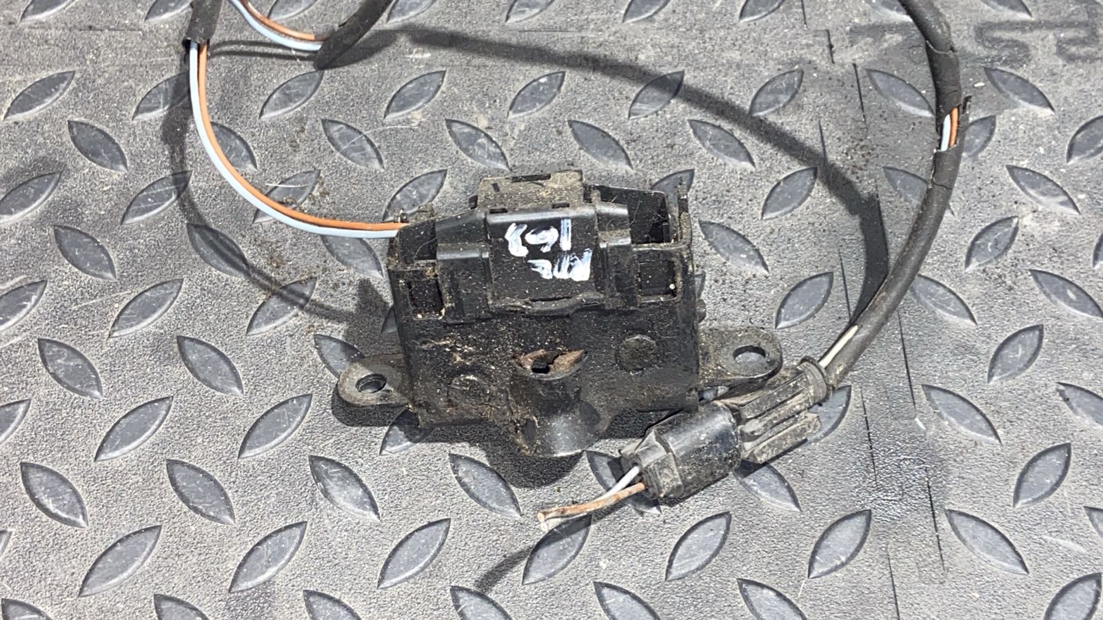 Замок капота Mercedes M/W163 1997-2005