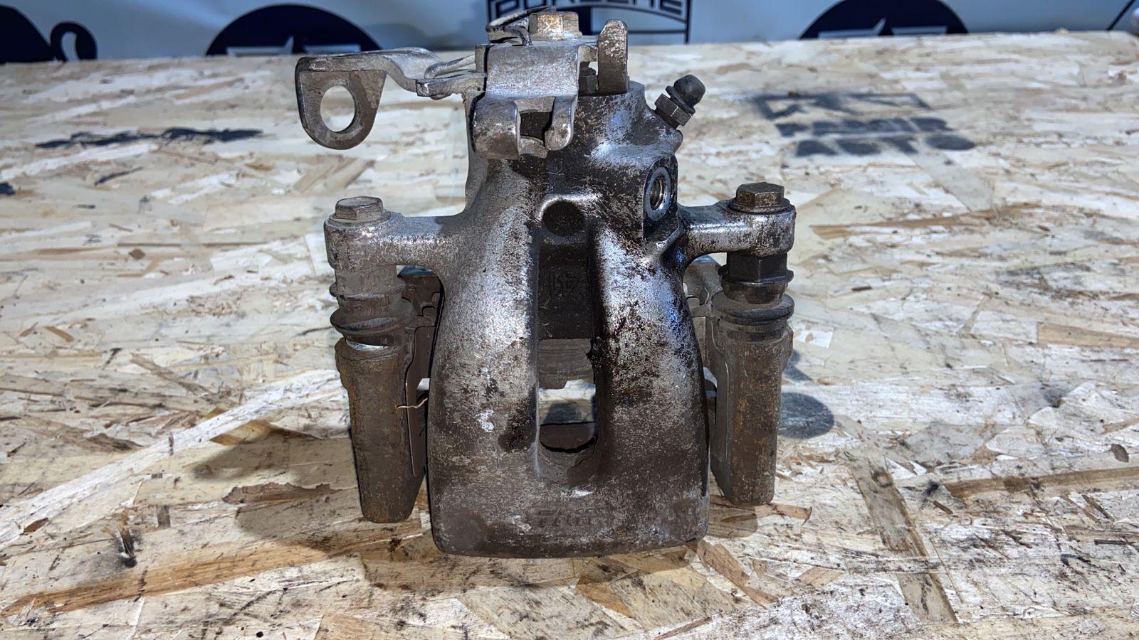 Суппорт задний правый Opel Zafira/B 2005-2014