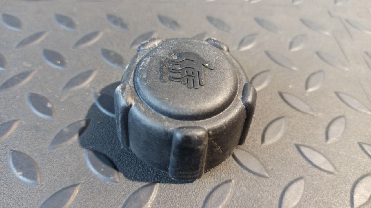 Крышка расширительного бачка Renault Scenic/2 2003-2009