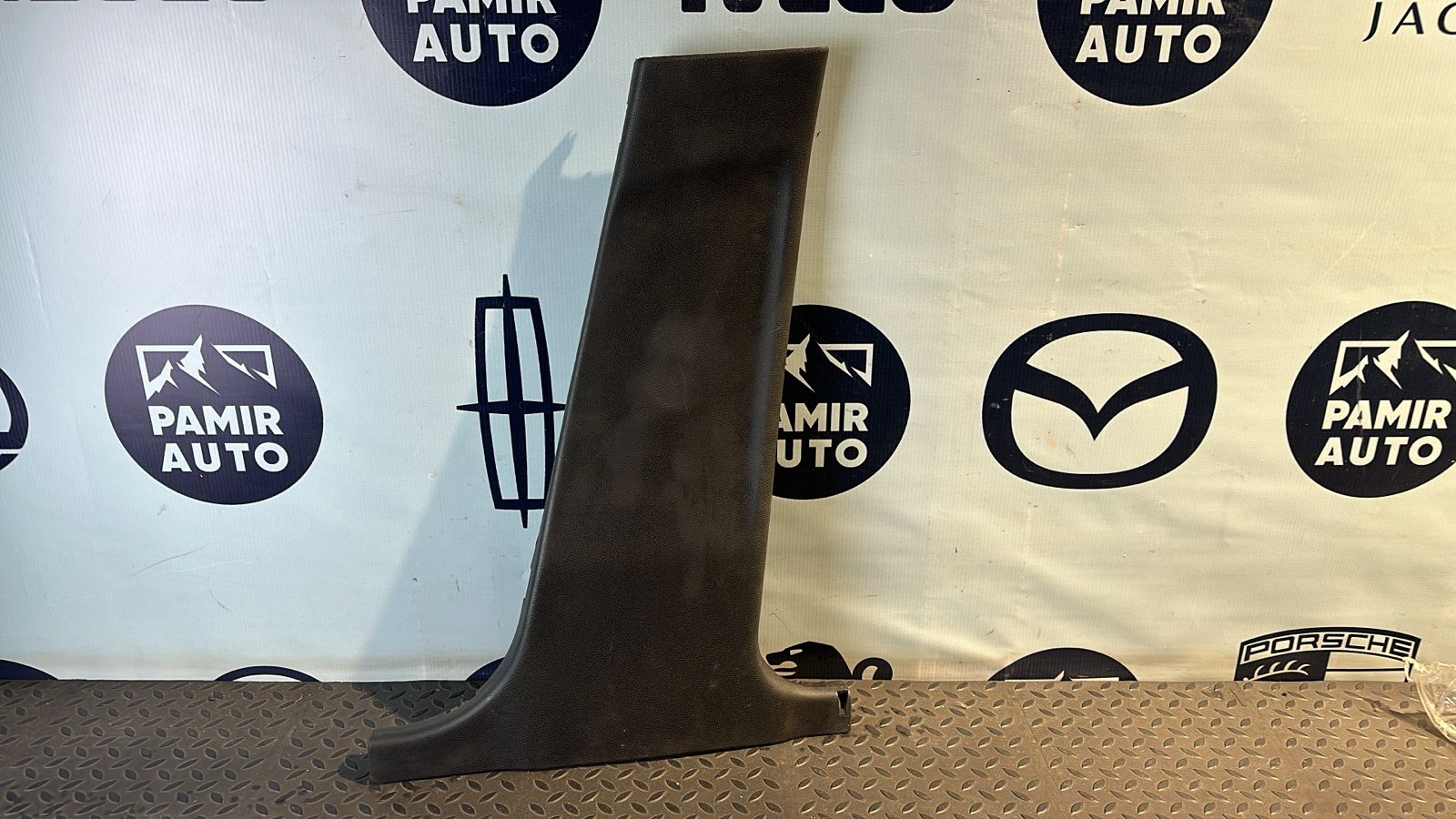 Обшивка стойки средняя правая Mercedes C/W204 2006-2015