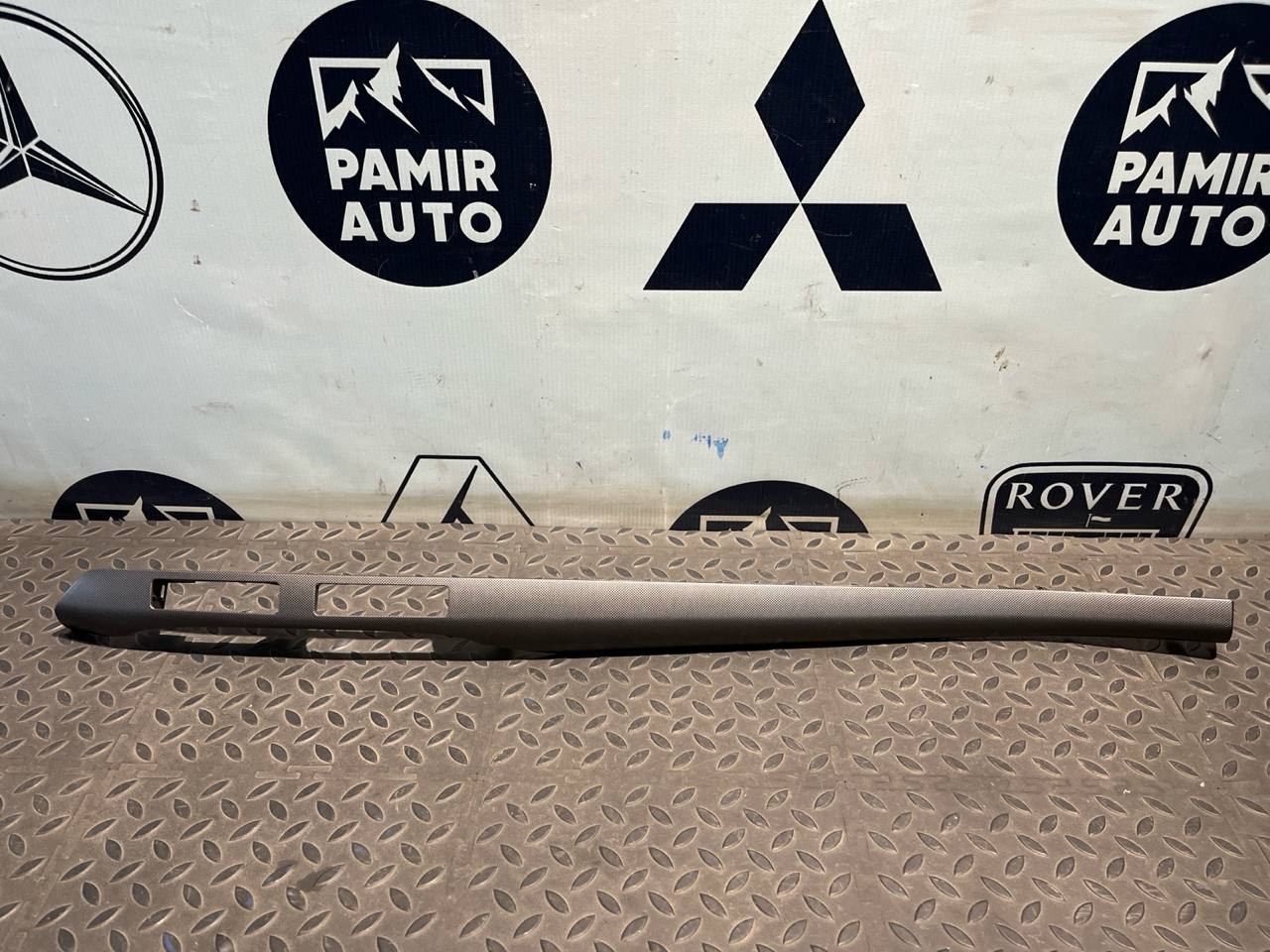 Накладка на торпедо правая Toyota Avensis/2 2003-2009