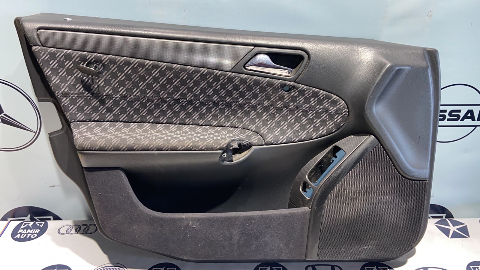 Обшивка двери передняя левая Mercedes C/W203 2000-2008