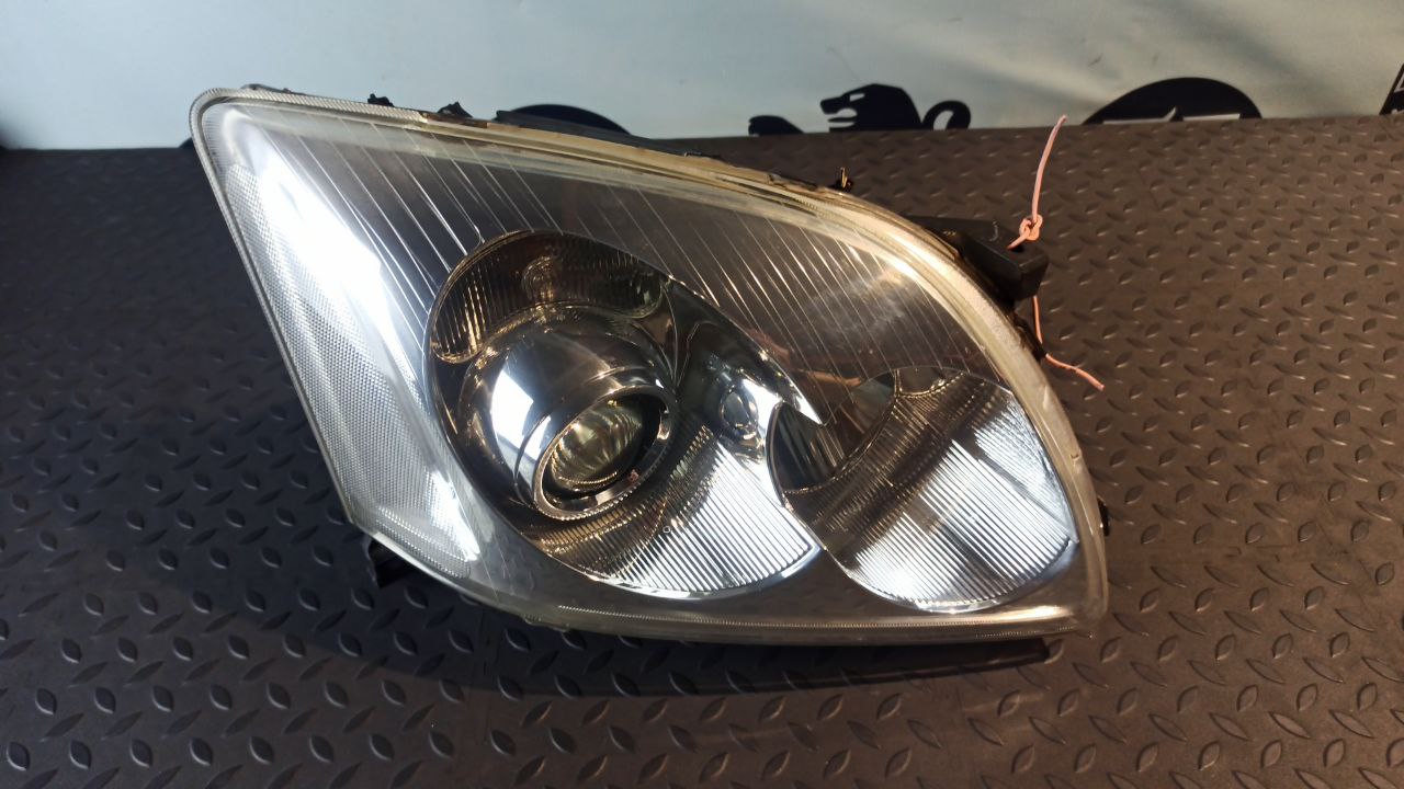 Фара правая Toyota Avensis/2 2003-2009