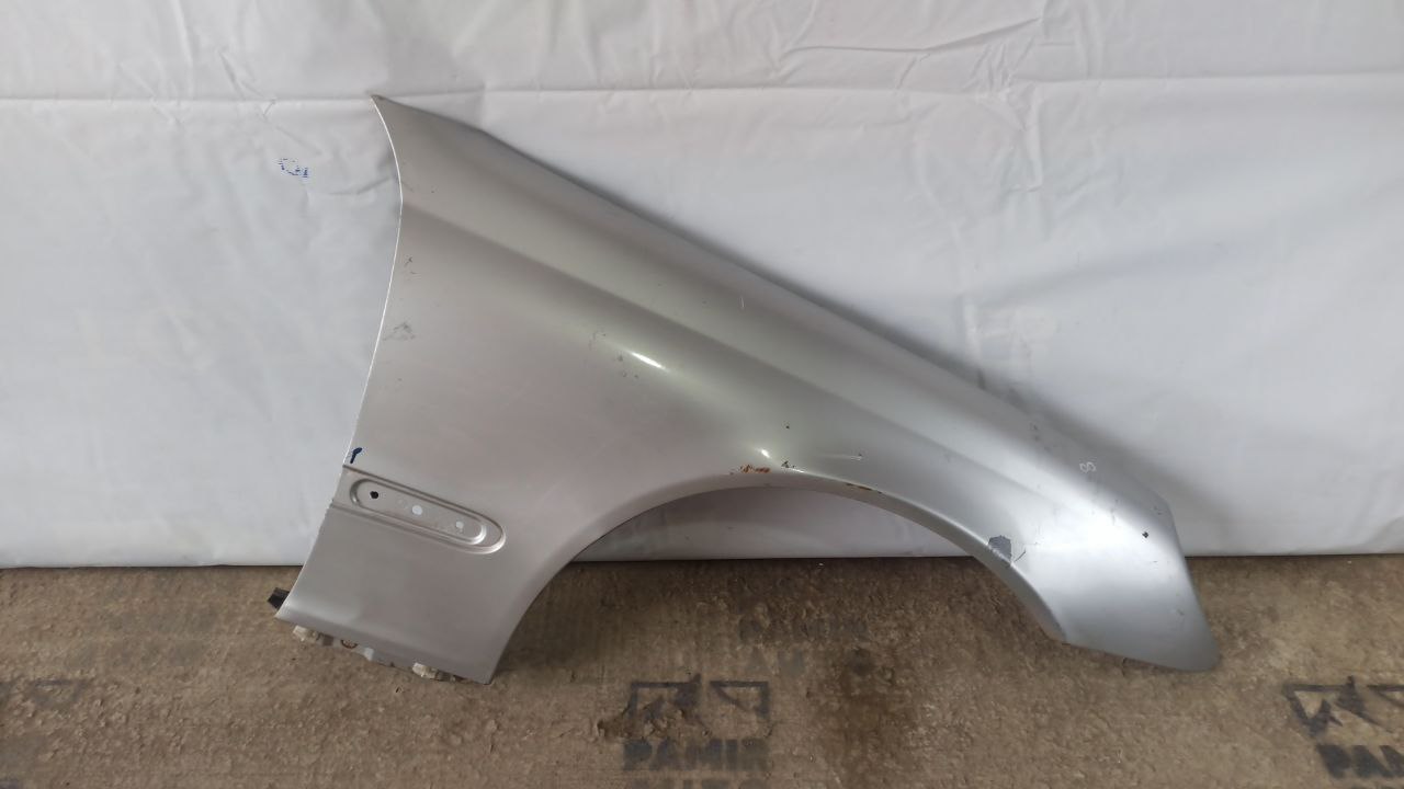Крыло переднее правое Mercedes C/W203 2000-2008