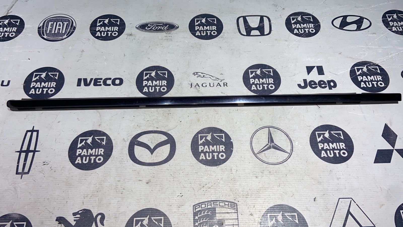 Уплотнитель двери передний левый Mercedes E/W211 2002-2009