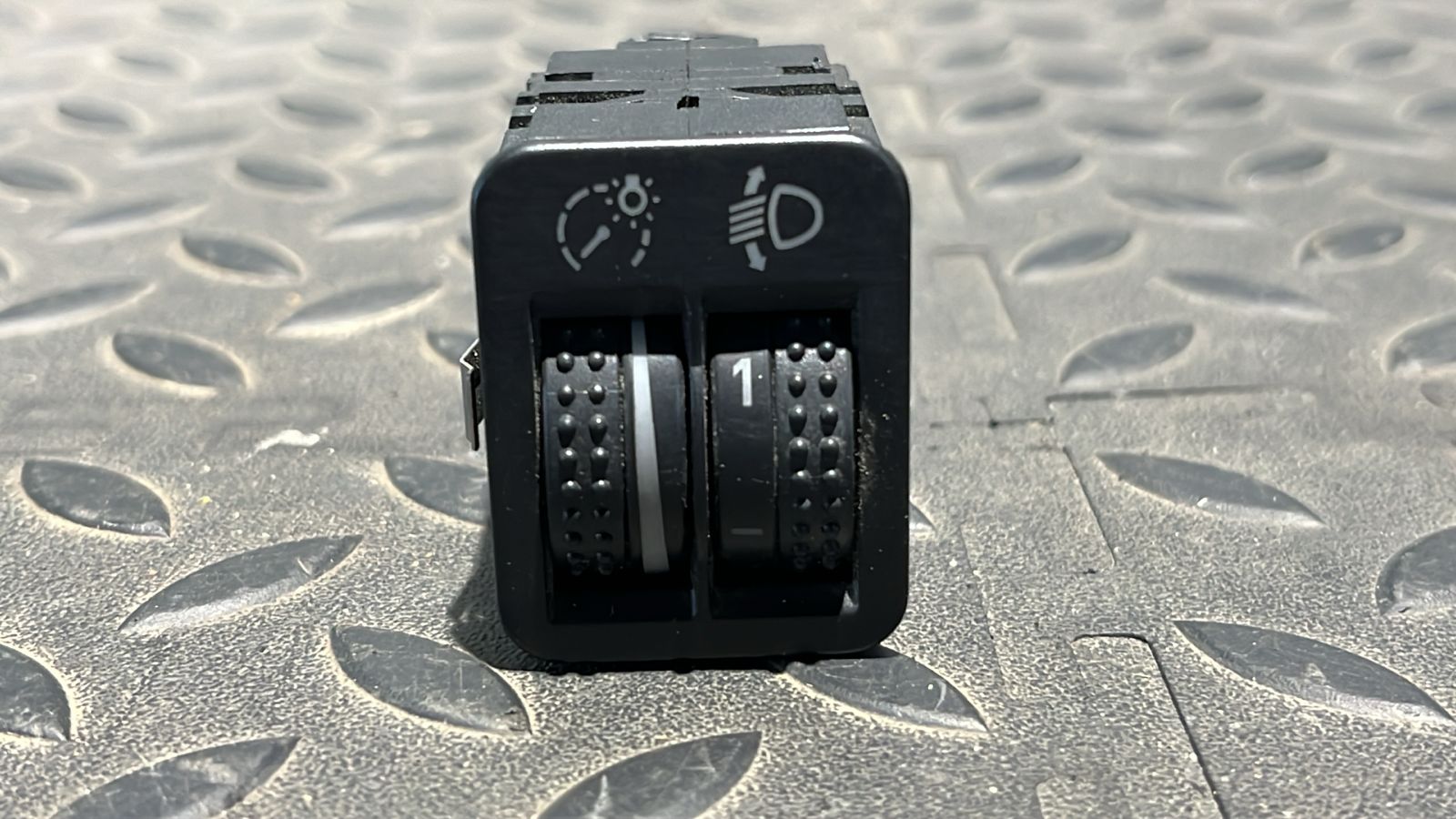 Кнопка корректора фар Volkswagen Golf/4 1997-2006