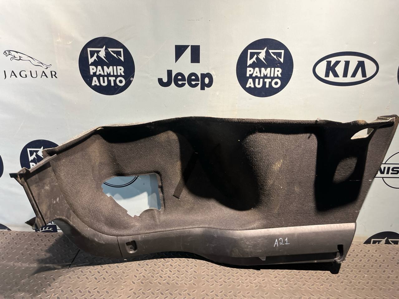 Обшивка багажника правая Toyota Avensis/2 2003-2009