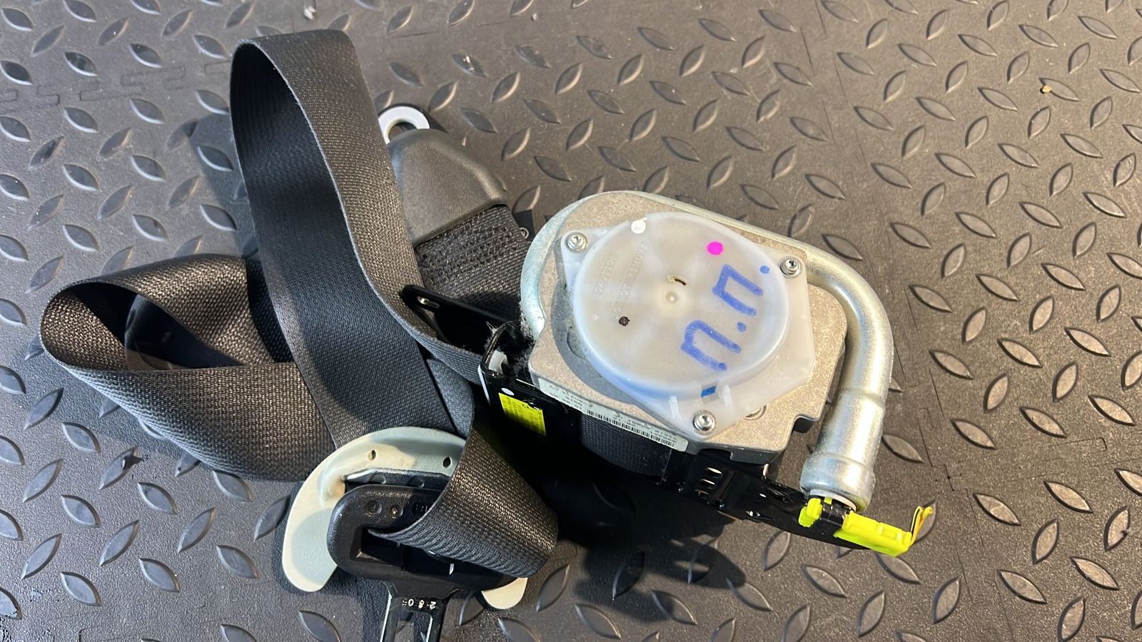 Ремень безопасности передний правый Toyota Avensis/2 2003-2009