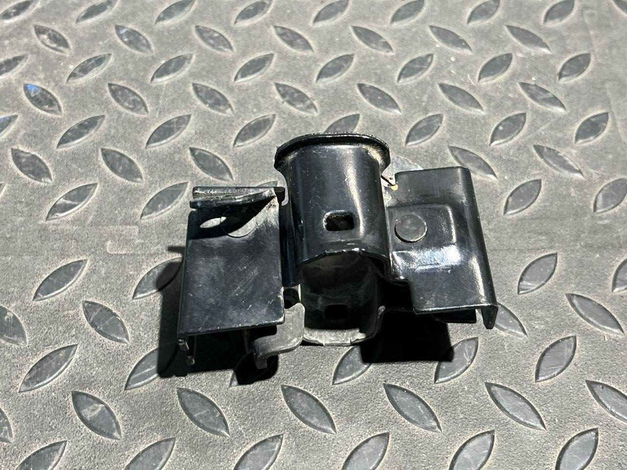 Замок капота Mercedes E/W211 2002-2009