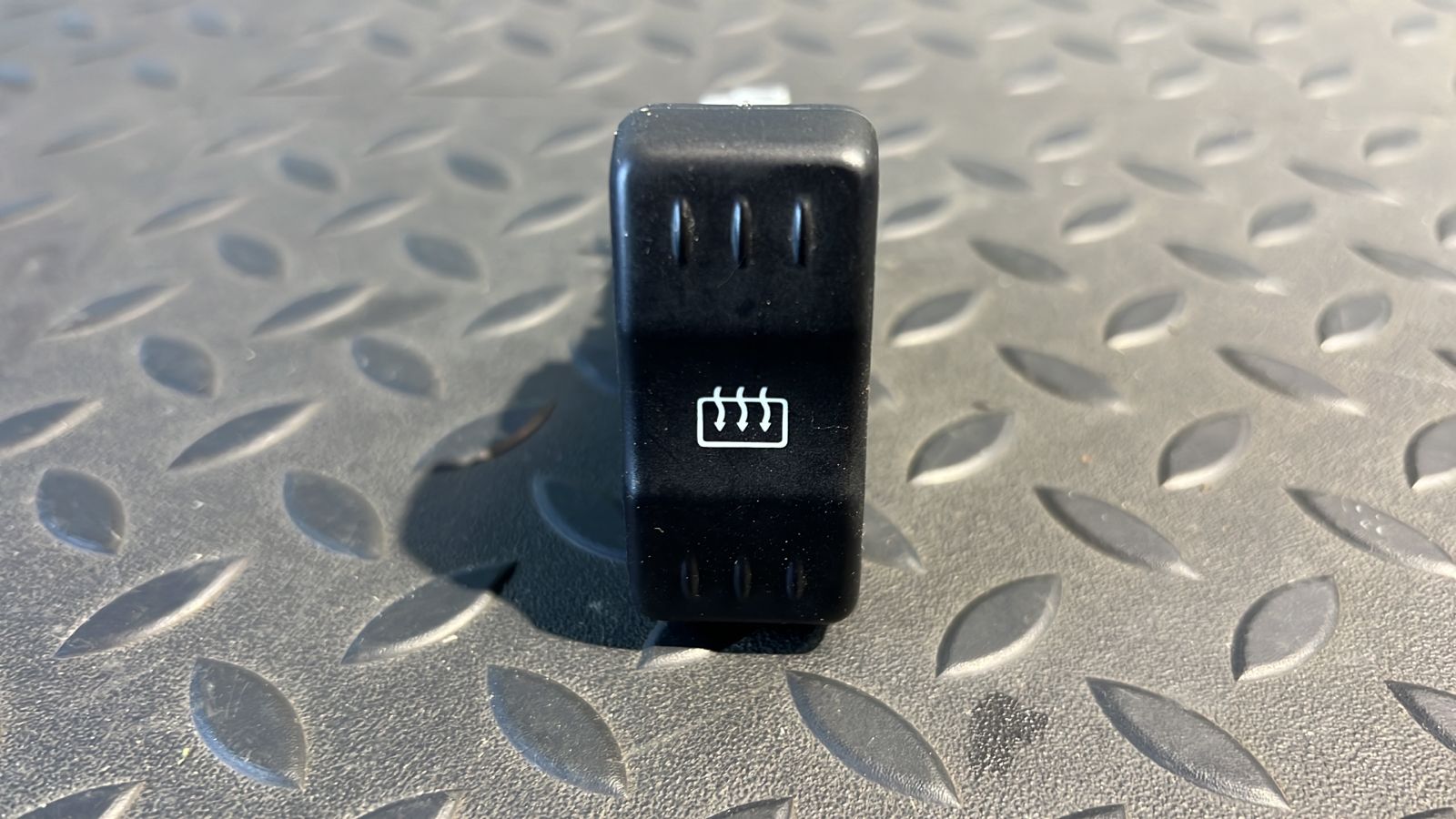 Кнопка обогрева заднего стекла Renault Logan 2004-2015