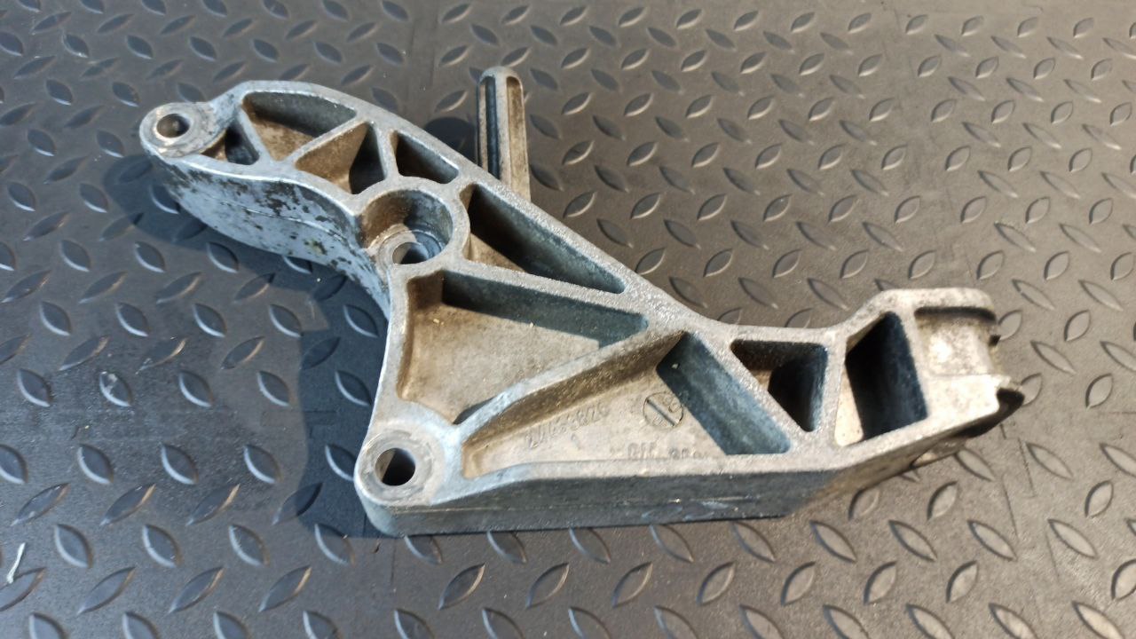 Кронштейн двигателя Opel Zafira/B 2005-2014