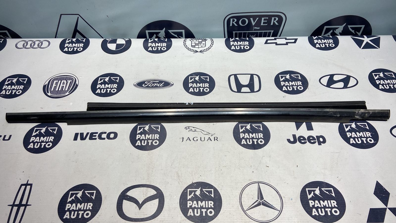 Уплотнитель двери задний левый Mercedes B/W245 2005-2011