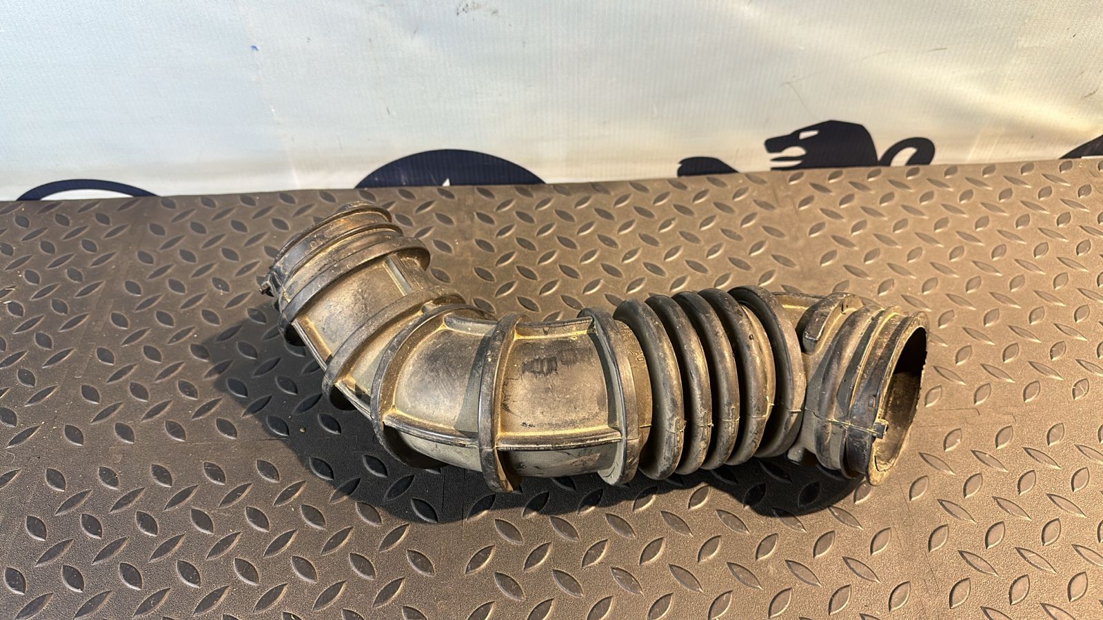 Патрубок воздушного фильтра Ford Transit 2000-2006