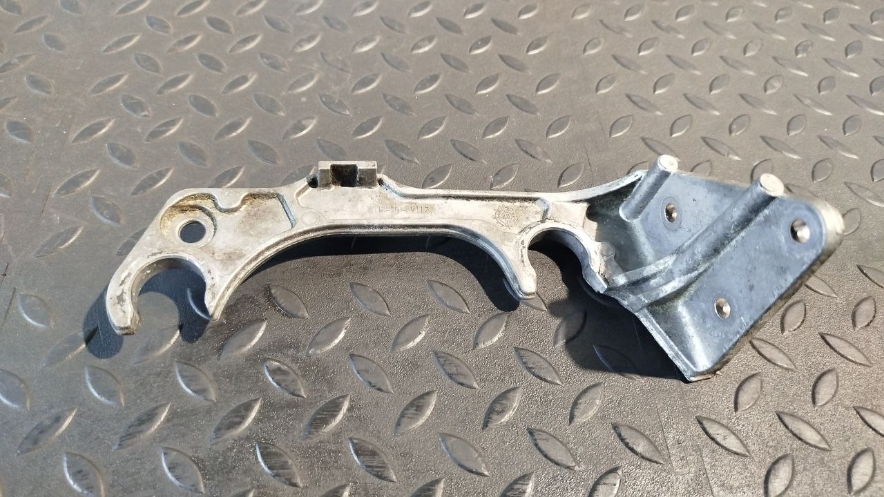 Кронштейн корпуса воздушного фильтра Mercedes C/W204 2006-2015