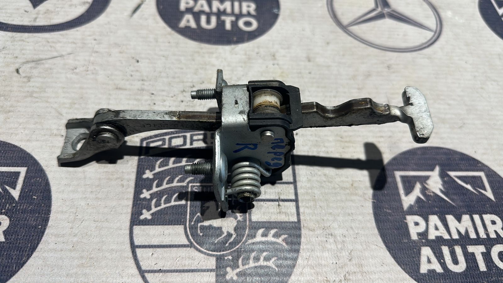 Ограничитель двери передний Opel Vectra/C 2002-2008