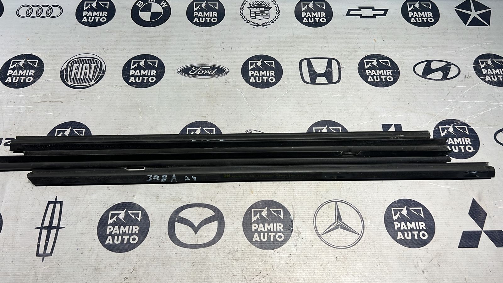 Уплотнитель двери Opel Astra/H 2004-2014