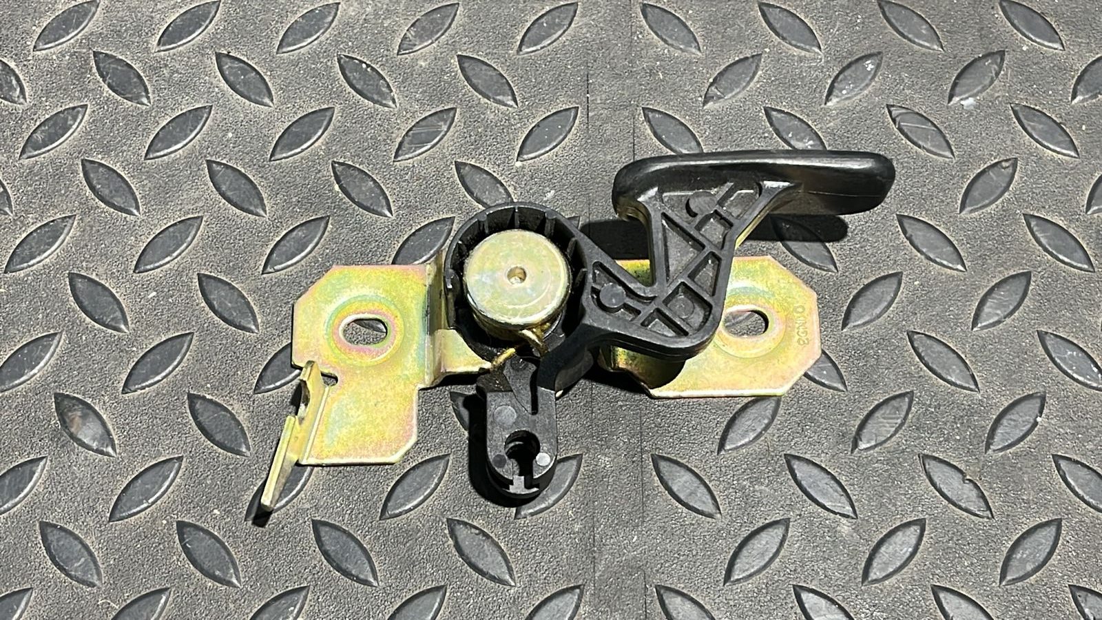 Ручка открывания лючка бензобака Ford Mondeo/3 2000-2007