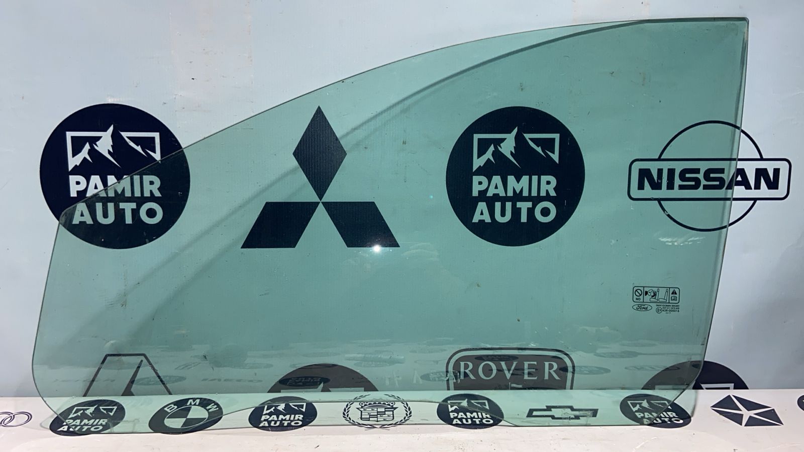 Стекло двери переднее левое Ford Focus/2 2004-2011