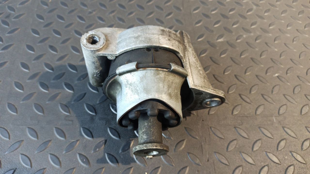 Опора двигателя Opel Zafira/B 2005-2014