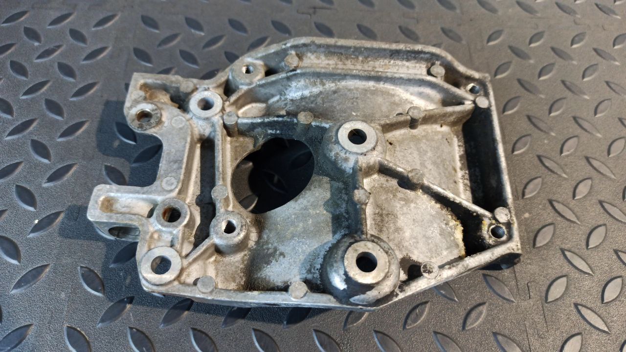 Кронштейн компрессора кондиционера Ford Focus/2 2004-2011