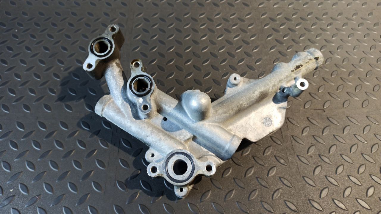 Фланец ОЖ Toyota Avensis/2 2003-2009