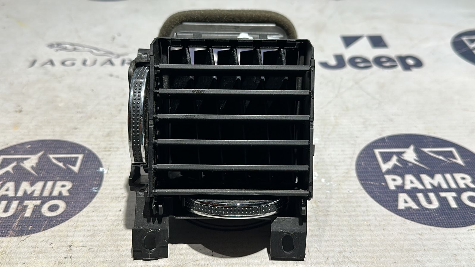 Дефлектор воздушный центральный правый Opel Vectra/C 2002-2008