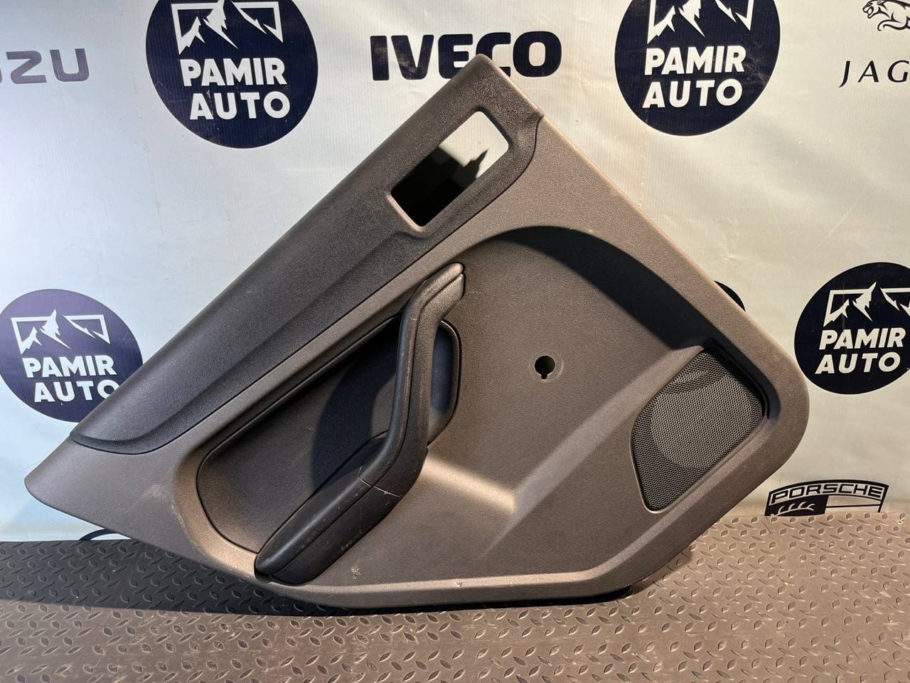 Обшивка двери задняя левая Ford Focus/2 2004-2011