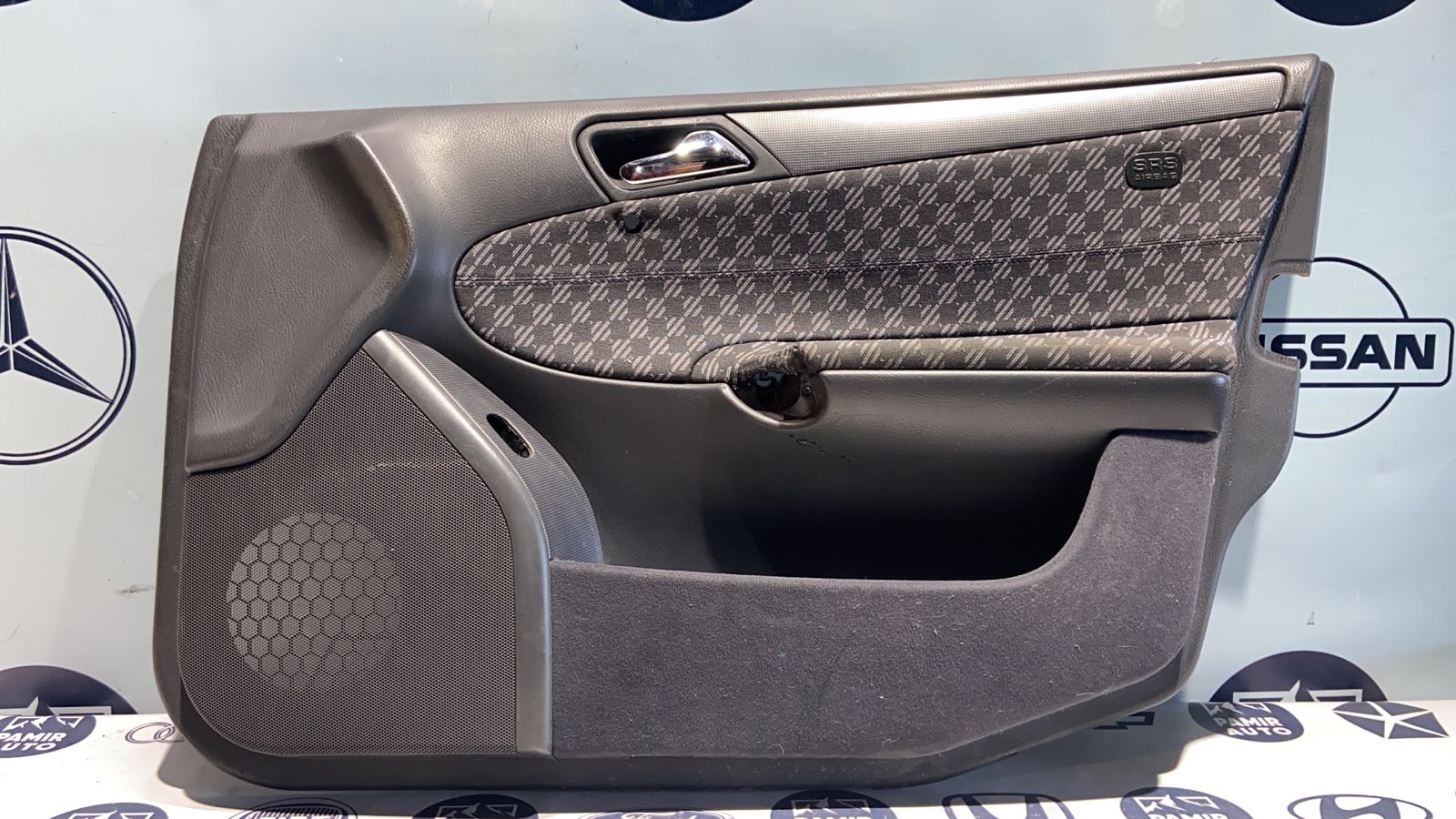Обшивка двери передняя правая Mercedes C/W203 2000-2008