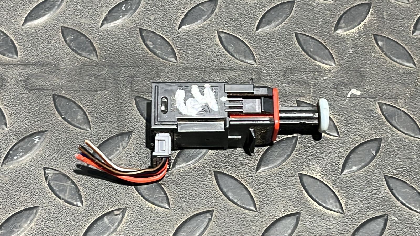 Датчик включения стопсигнала Opel Astra/H 2004-2014