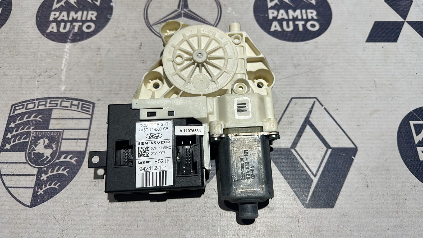 Моторчик стеклоподъемника передний правый Ford Focus/2 2004-2011