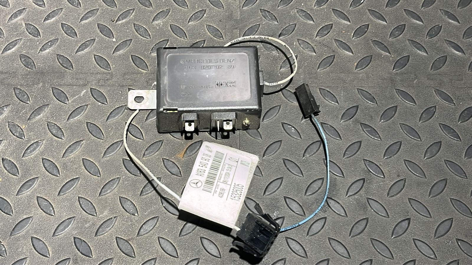 Усилитель антенны Mercedes M/W163 1997-2005