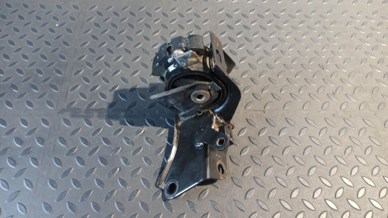 Опора двигателя Toyota Avensis/2 2003-2009