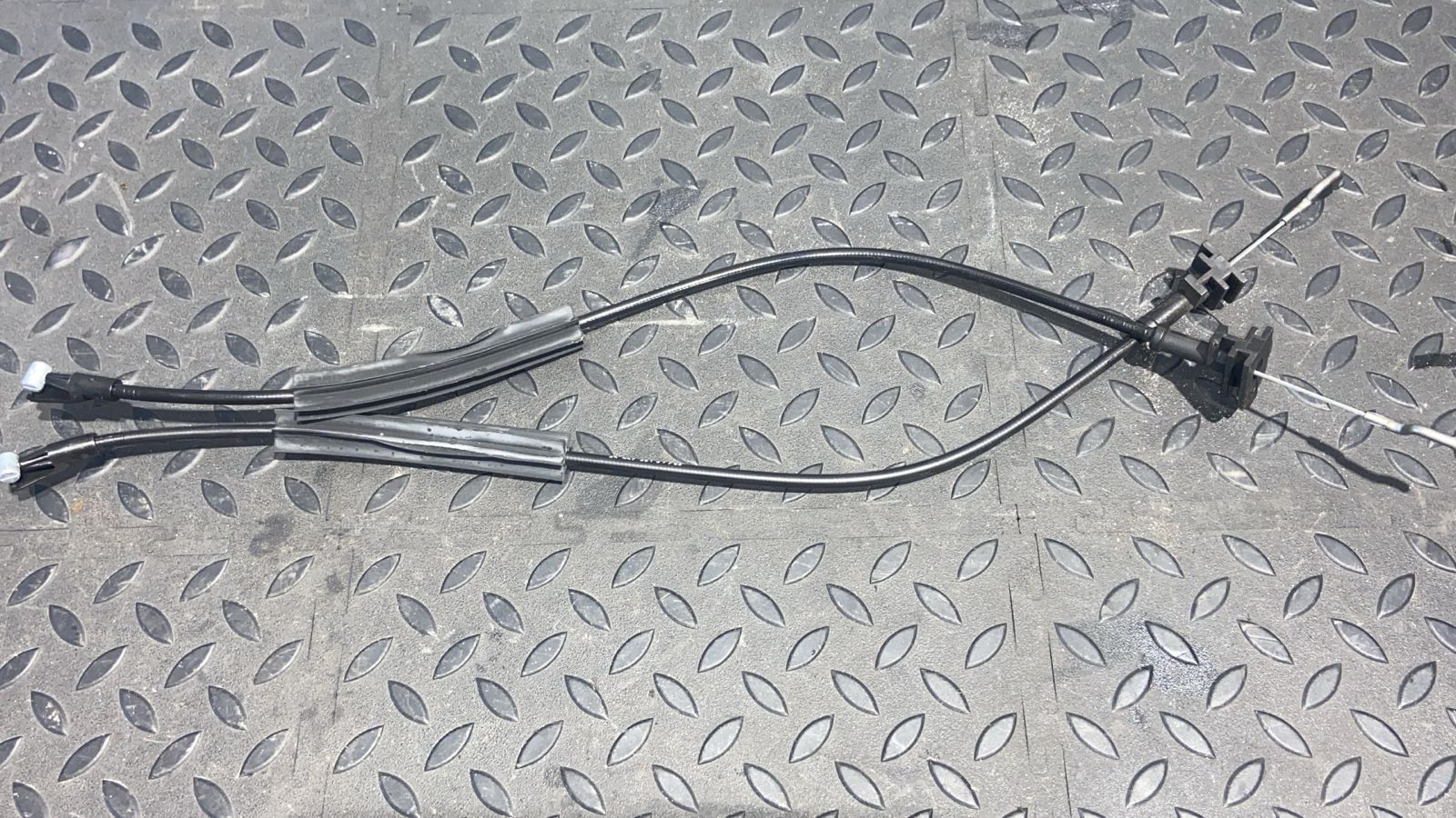 Трос замка двери задний Opel Vectra/C 2002-2008