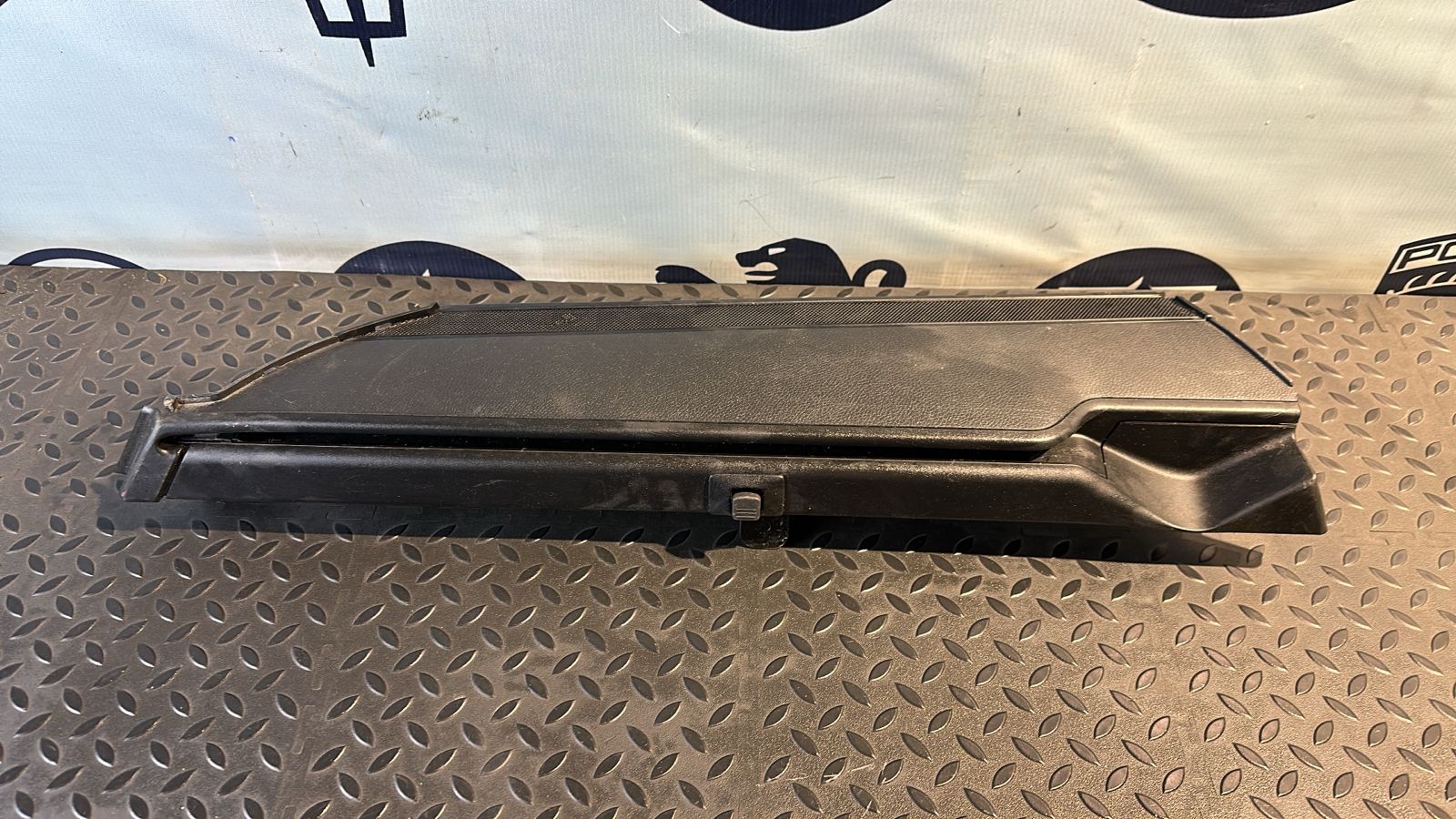 Обшивка багажника левая Mercedes C/W204 2006-2015