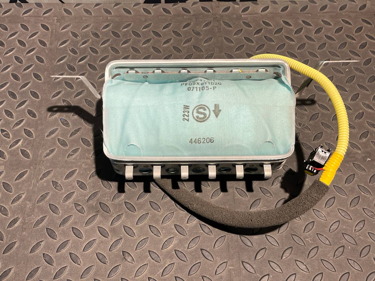 Подушка безопасности в торпедо Toyota Avensis/2 2003-2009