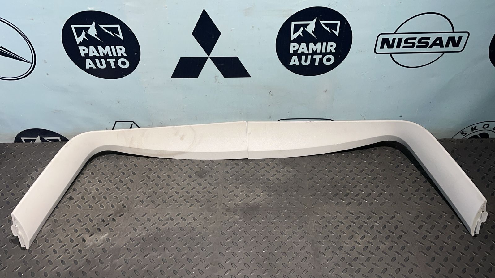 Обшивка двери багажника Mercedes C/W204 2006-2015